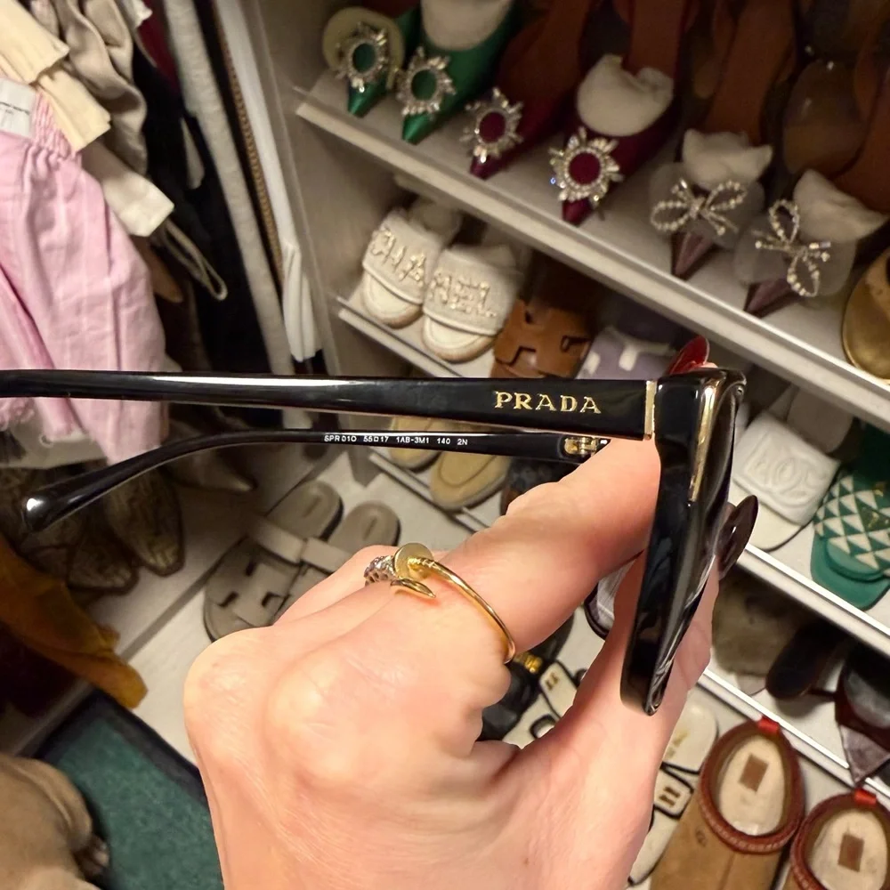 Prada Elegant Black Sunglasses - Picture 2 of 3